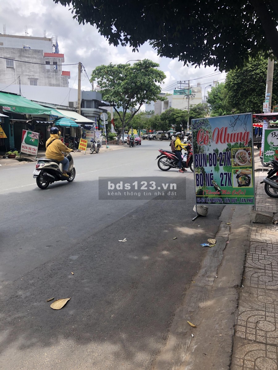 Mặt bằng lớn 100m2, Mặt tiền đường lớn đông đúc, gần chợ Tân Hương