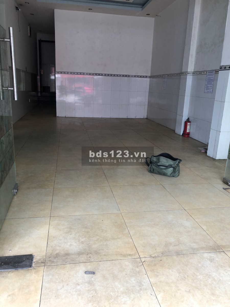 Mặt bằng lớn 100m2, Mặt tiền đường lớn đông đúc, gần chợ Tân Hương