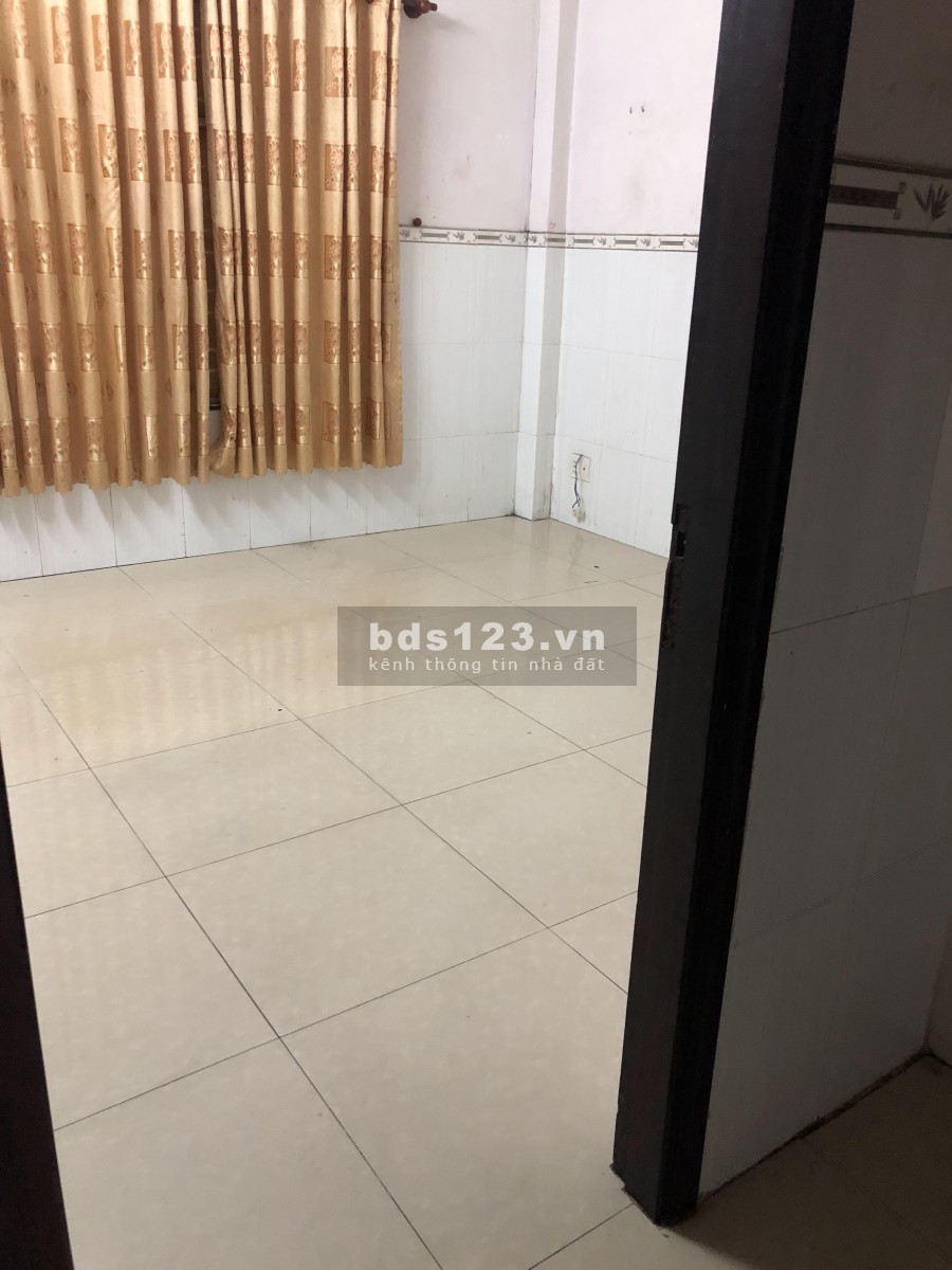 Mặt bằng lớn 100m2, Mặt tiền đường lớn đông đúc, gần chợ Tân Hương