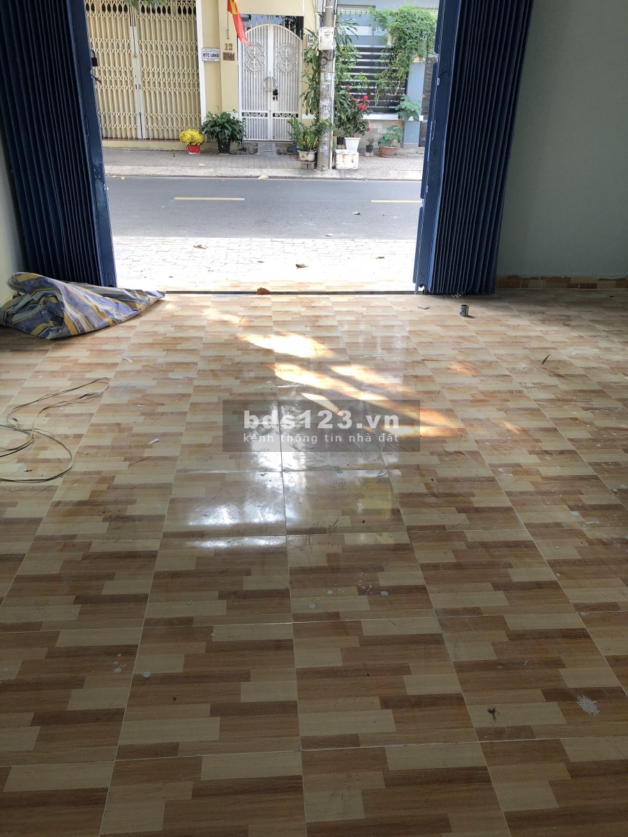 Mặt bằng mặt tiền 6x7m, bán quán ăn, cafe, spa tóc, VP công ty. Gần Lotte Q. 7