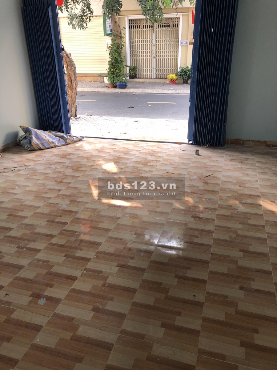 Mặt bằng mặt tiền 6x7m, bán quán ăn, cafe, spa tóc, VP công ty. Gần Lotte Q. 7