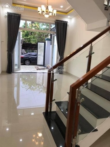 Bán nhà 1 trệt + 1 lầu, gần khu công nghiệp Tân Đức, chính chủ đường trước nhà 20m