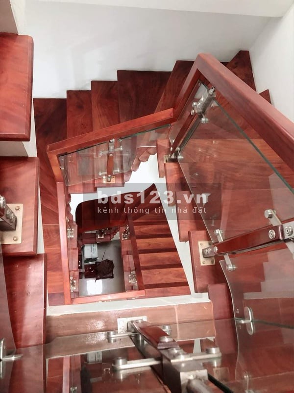 Bán nhà trung tâm Tứ Hiệp ô tô qua cửa, dtsd 68m2, 5 tầng, mặt tiền rộng chỉ 5.8 tỷ, lhcc