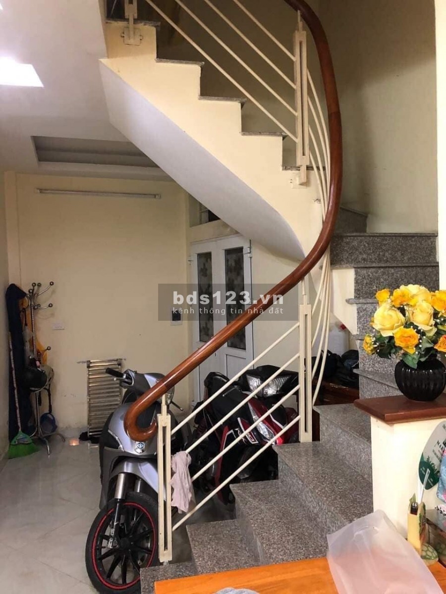 Bán nhà Thụy Khuê, Tây Hồ, 30m2 xây 4T, 100m ra mặt phố, chỉ 2.75 tỷ