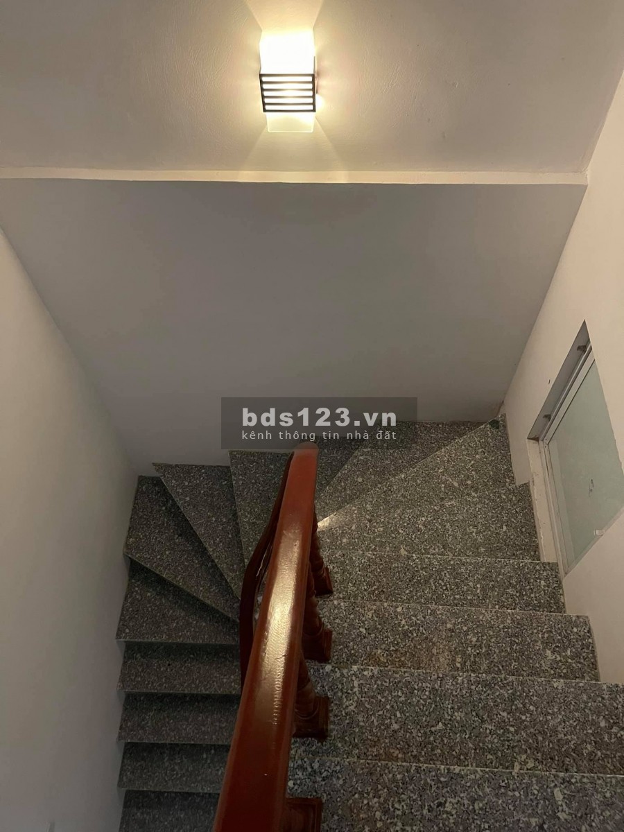 Nhà nguyên căn bao đẹp, đúc kiên cố ngõ thông đối diện TIME CITY giá bán trên 2 tỷ lh 0822910166