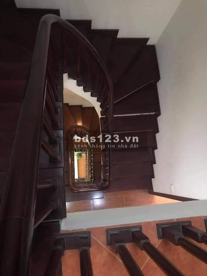 Nhà Hoàng Văn Thái 40m2 giá 4.65 tỷ- vài bước ô tô tránh, ngõ thoáng. Dân trí cao.