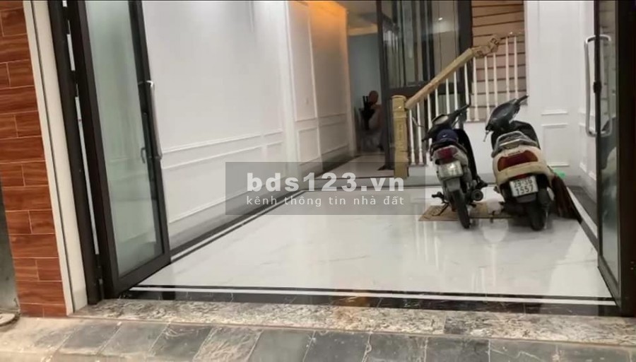 Bán nhà phố Ngọc Lâm Long Biên đẹp long lanh kinh doanh thang máy đầy đủ lh 0989564868