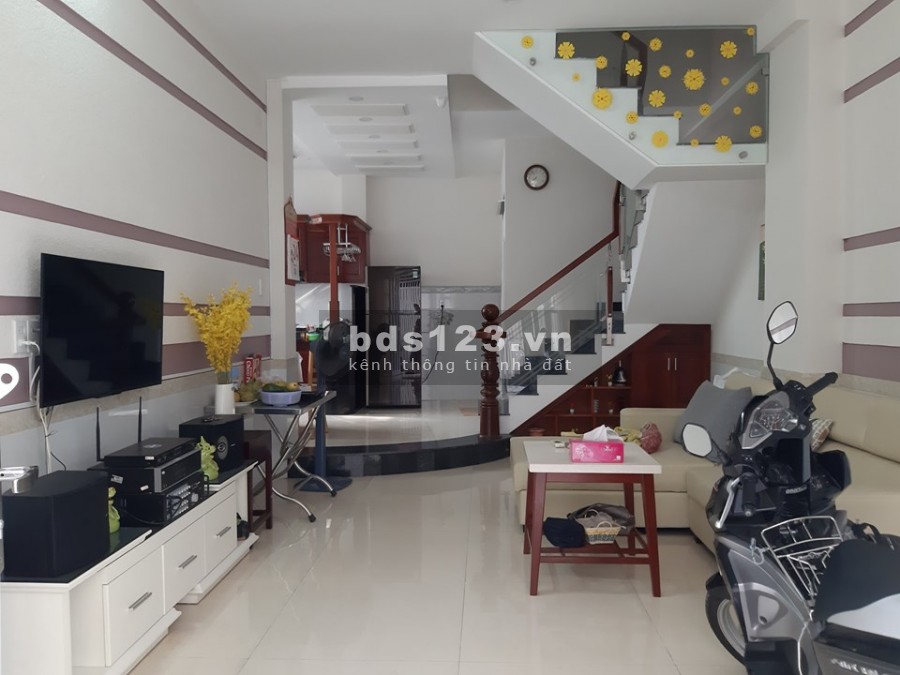 Bán nhà nguyên căn 2 tỷ thiết kế thông minh có 3 tầng kiên cố, nhỏ xinh ở ngay, sổ chính chủ