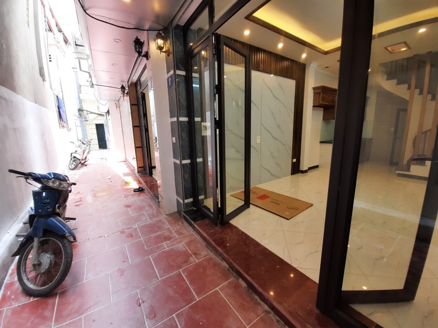 Bán nhà 5 tầng mới cực đẹp giá 3,3 tỷ ngõ phố Trương Định, Tân Mai, dt 33m2, cách phố 10m