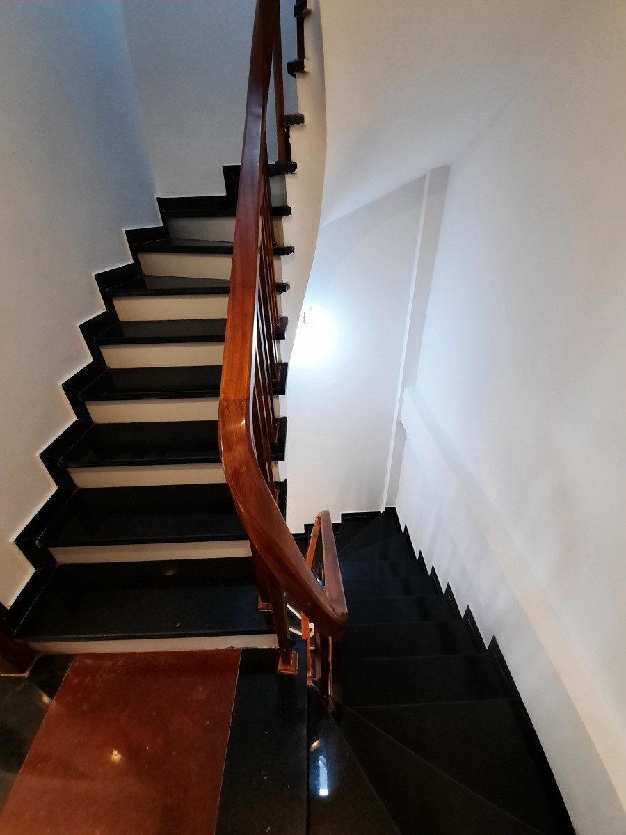 Bán nhà 5 tầng mới cực đẹp giá 3,3 tỷ ngõ phố Trương Định, Tân Mai, dt 33m2, cách phố 10m