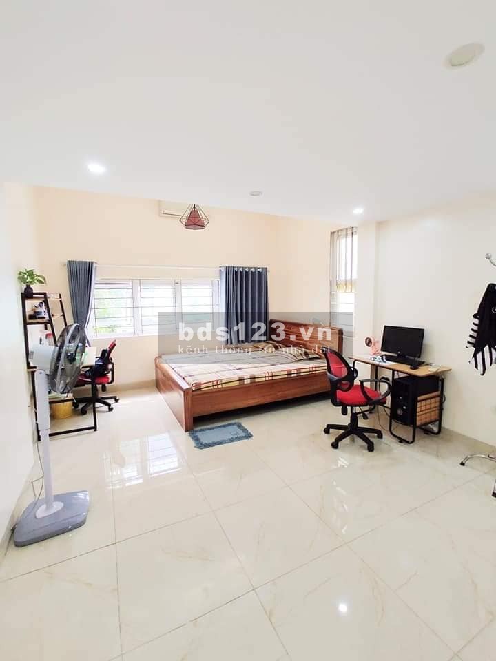 Kinh doanh, ô tô Camry tránh, lô góc! Bán nhà Bát Khối, Long biên, diện tích 32m2, 4 tầng, giá 2.8 tỷ