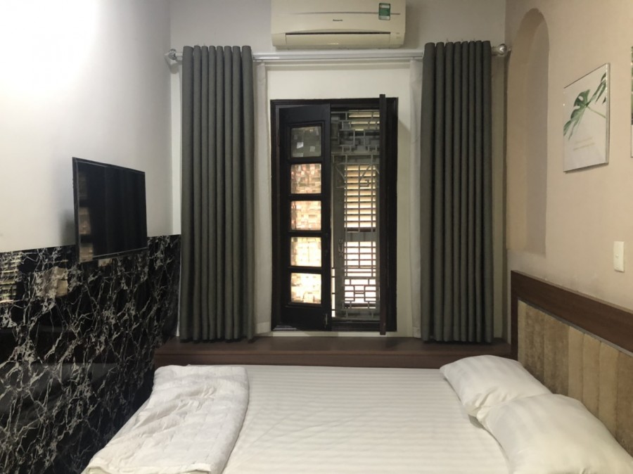 Cho thuê nhà đầu ngõ phố Phạm Ngọc Thạch ô tô ra vào thoải mái liên hệ 0989855885