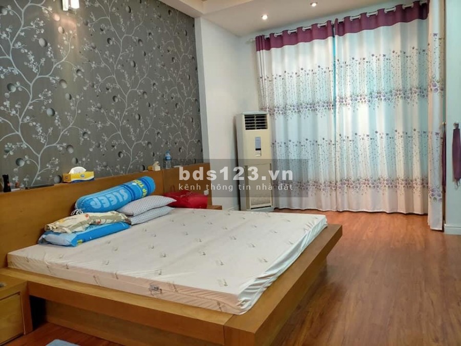 Bán nhà nguyên căn đẹp gần phố gần Ngọc Lâm, diện tích 45m2, 3 tầng, mt 4.5m giá 3.3 tỷ