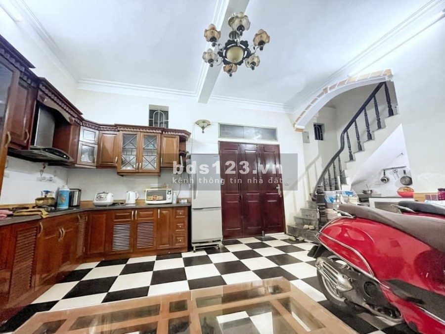 Bán nhà Bằng Liệt, sát khu đô thị Linh Đàm, ô tô đỗ gần diện tích 50m2, 4 tầng, giá 2,9 tỷ