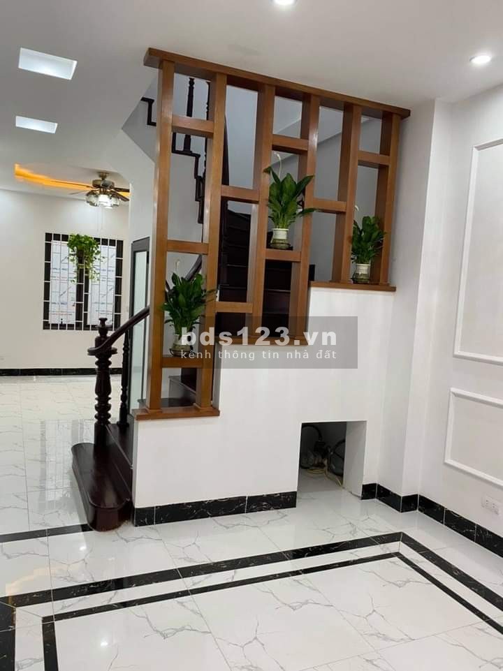 Cần bán nhà Bát Khối ô tô đỗ cửa ở sướng, diện tích 34m2, giá 2 tỷ hơn, đúc kiên cố 5 tầng