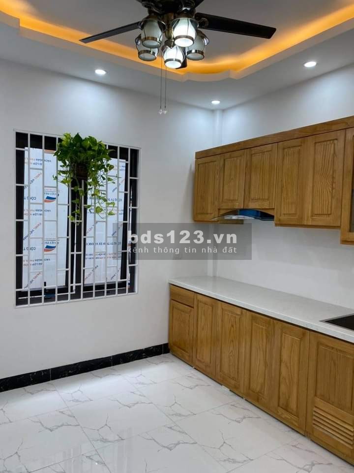 Cần bán nhà Bát Khối ô tô đỗ cửa ở sướng, diện tích 34m2, giá 2 tỷ hơn, đúc kiên cố 5 tầng