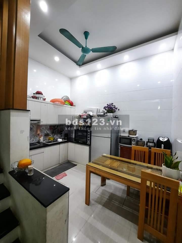 Bán gấp nhà 4 tầng ngã tư Sở, Quận Thanh Xuân 46m kinh doanh ô tô đỗ cửa giá 7.89 tỷ thương lượng