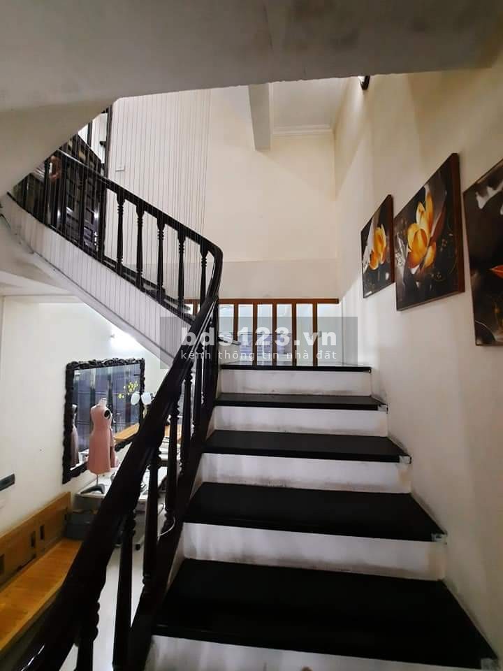 Bán gấp nhà 4 tầng ngã tư Sở, Quận Thanh Xuân 46m kinh doanh ô tô đỗ cửa giá 7.89 tỷ thương lượng