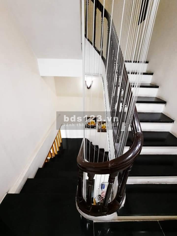 Bán gấp nhà 4 tầng ngã tư Sở, Quận Thanh Xuân 46m kinh doanh ô tô đỗ cửa giá 7.89 tỷ thương lượng