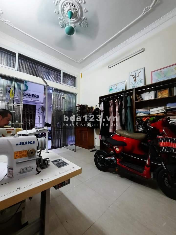 Bán gấp nhà 4 tầng ngã tư Sở, Quận Thanh Xuân 46m kinh doanh ô tô đỗ cửa giá 7.89 tỷ thương lượng