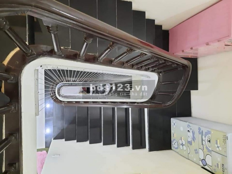 Bán gấp nhà 4 tầng ngã tư Sở, Quận Thanh Xuân 46m kinh doanh ô tô đỗ cửa giá 7.89 tỷ thương lượng
