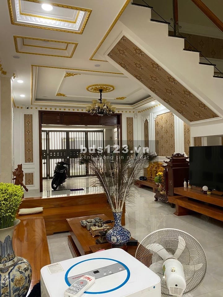 Bán nhà siêu phẩm biệt thự giáp vàng 4 tầng dt 100m2 hẻm xe tải phường 6 Gò Vấp 10.8 tỷ