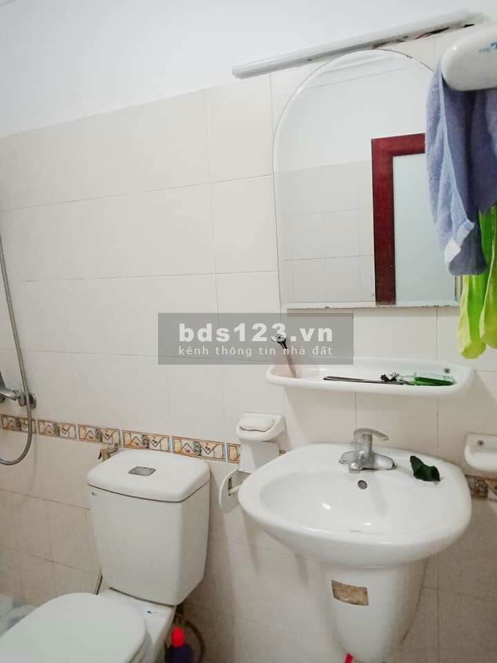Bán nhà phố Nguyễn Văn Cừ diện tích rộng 64m2, ngõ to ô tô vào tận cửa giá nhỉnh 6 tỷ.