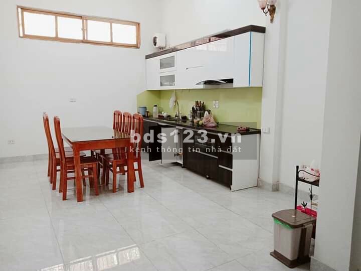 Bán nhà phố Nguyễn Văn Cừ diện tích rộng 64m2, ngõ to ô tô vào tận cửa giá nhỉnh 6 tỷ.