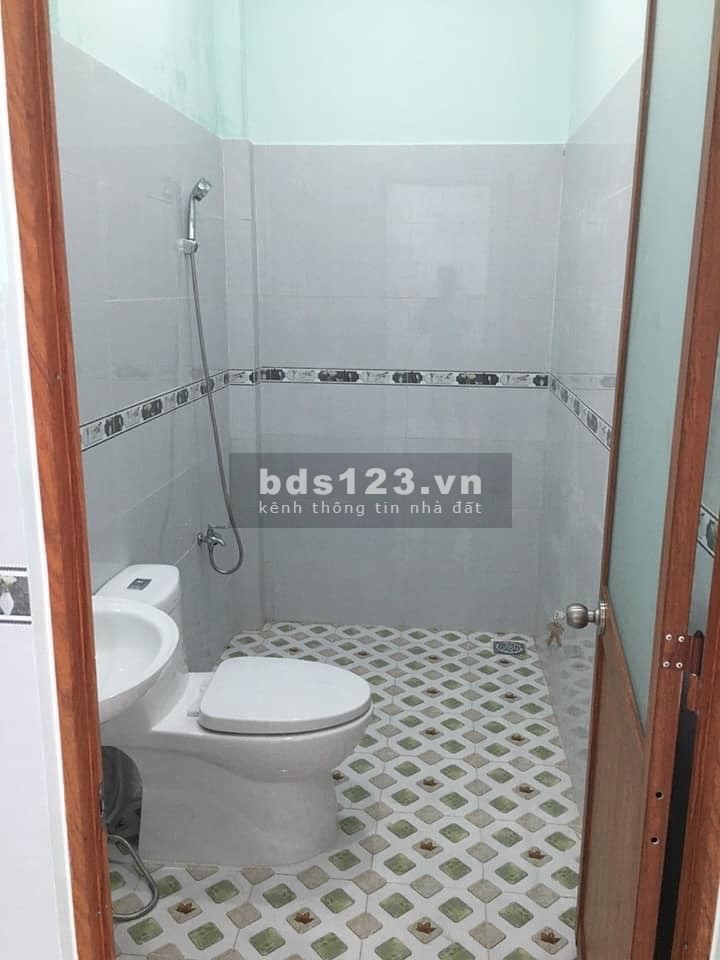 Bán nhà giá siêu rẻ diện tích khủng dtsd 160m2, giá 28 triệu/tháng, xe tải đổ cổng hẻm Phan Huy Ích
