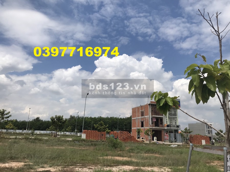 Bán lô đất khu Vsip2 dt 125m2 sổ riêng giá chỉ 890t diện tích 100m2 mặt tiền đường ĐT742