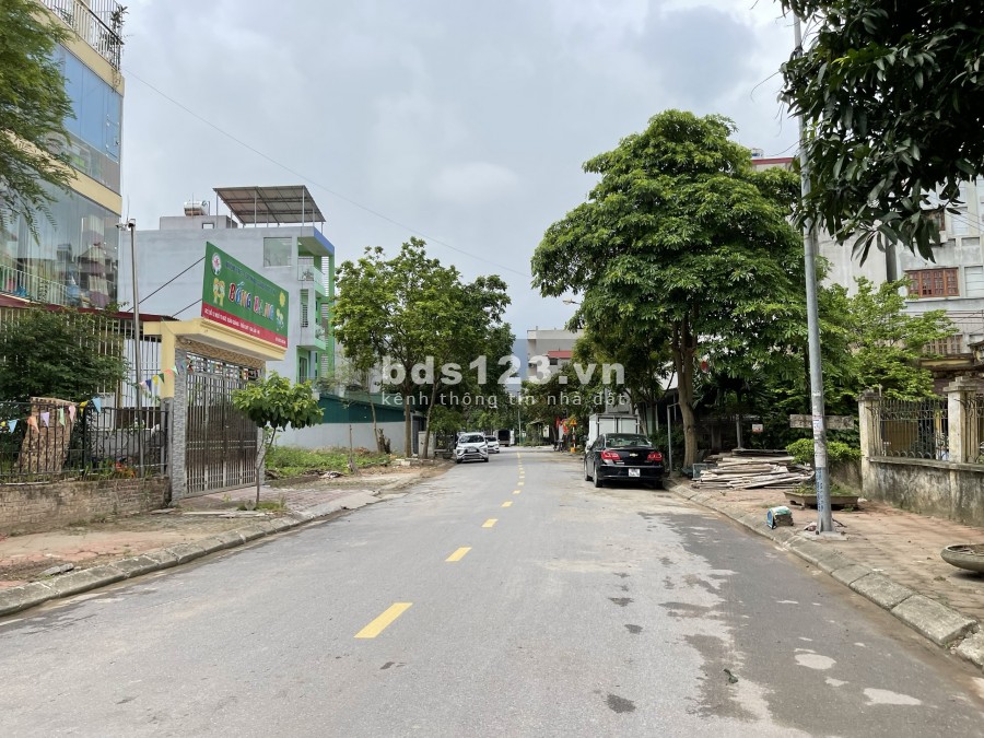 Cần bán gấp mảnh đất 129m2 tại mặt phố Chính Trung khu đấu giá 31ha, giá rẻ nhất Trâu Quỳ.