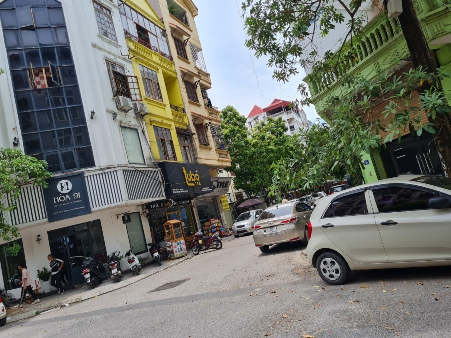 Chính chủ bán nhà mặt phố 5 tầng thị trấn Đông Anh, lô góc kinh doanh đẹp, giá 5.5 tỷ
