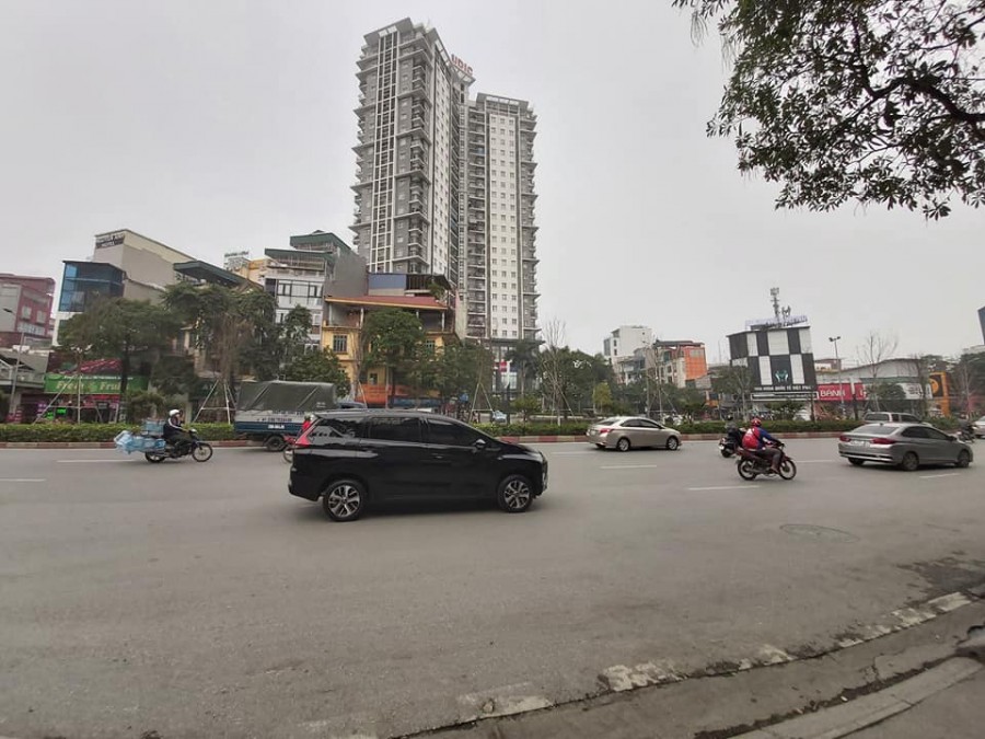 Hot! Phố HOT kinh doanh nhà hàng, quán bia, view Hồ, quận Đống Đa, vỉa rộng, ô tô đỗ