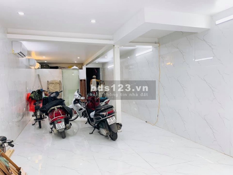 Bán nhà nguyên căn gần phố Trần Quốc Hoàn, Cầu Giấy, dtsd 68m2, 3 tầng mt 5m, giá 5.4 tỷ, lh 0975513371