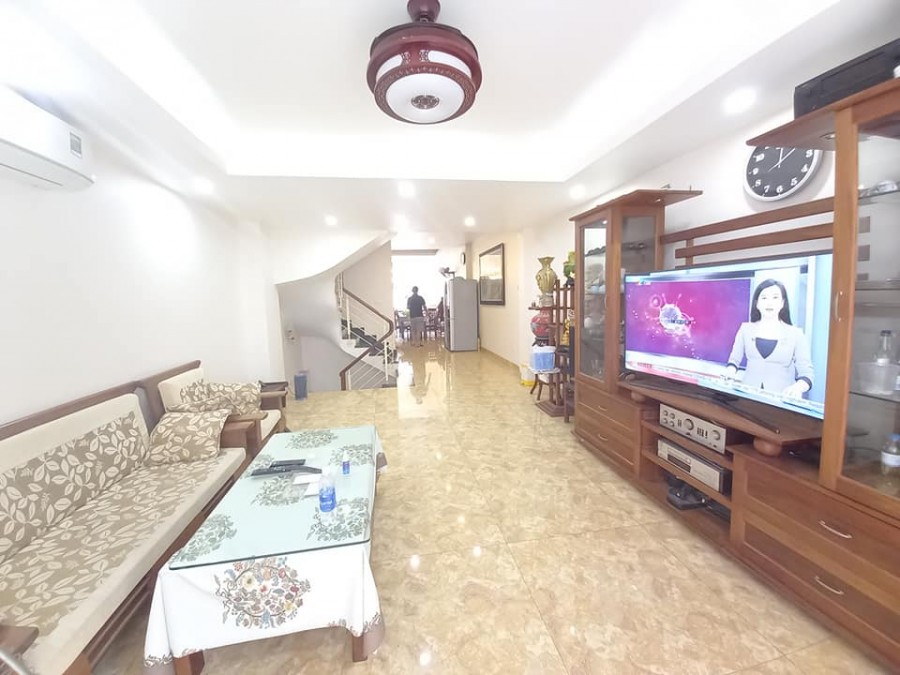 Bán nhà mặt phố Hoa Lâm 6 tầng đúc có thang máy, khu dân trí cao, kinh doanh sầm uất