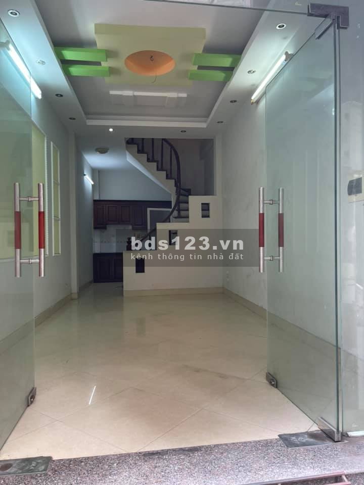 Bán nhà mặt phố Hoàng Mai, Hoàng Mai 37m2, 5 tầng, ô tô, kinh doanh chỉ 3.x tỷ