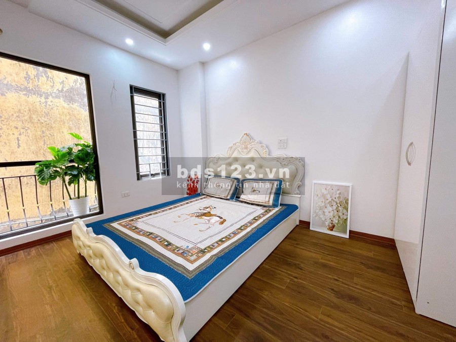 Đất vàng phố Ngọc Thuỵ Quận Long Biên, dtsd 70m2, mt 6.5m, ô tô đỗ cửa, giá sốc chỉ 3.x tỷ