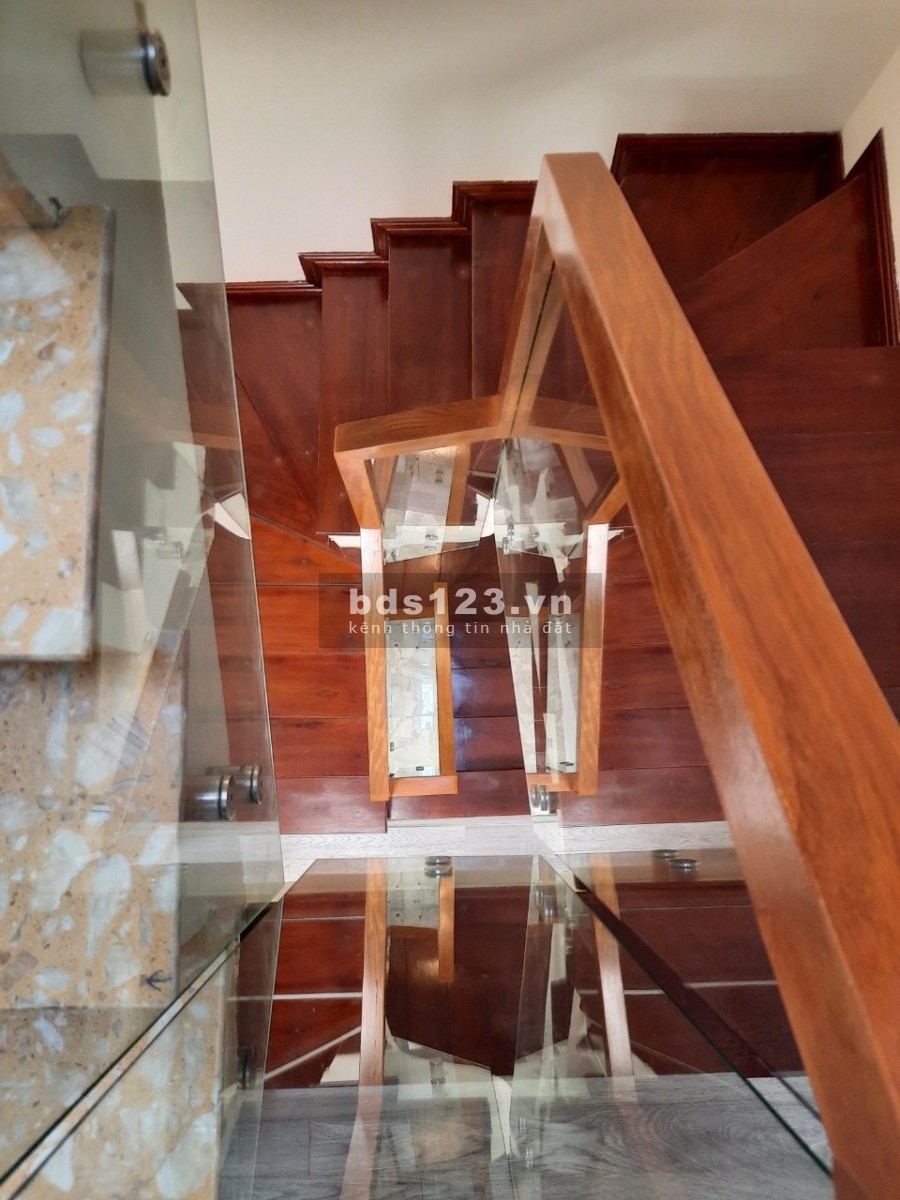 Bán gấp nhà đẹp Nguyễn Văn Cừ, 10m ra ô tô tránh, ô tô đỗ cửa dt 41m2 5 tầng, giá nhỉnh 4 tỷ.
