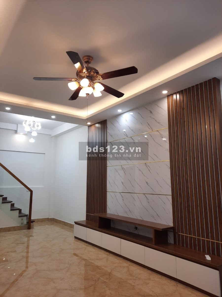 Bán gấp nhà đẹp Nguyễn Văn Cừ, 10m ra ô tô tránh, ô tô đỗ cửa dt 41m2 5 tầng, giá nhỉnh 4 tỷ.