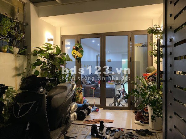 Hot nhà đẹp Xuân La,tiện ích ngập tràn, 70m ô tô đỗ, diện tích sử dụng 40m2, giá bán 4 tỷ