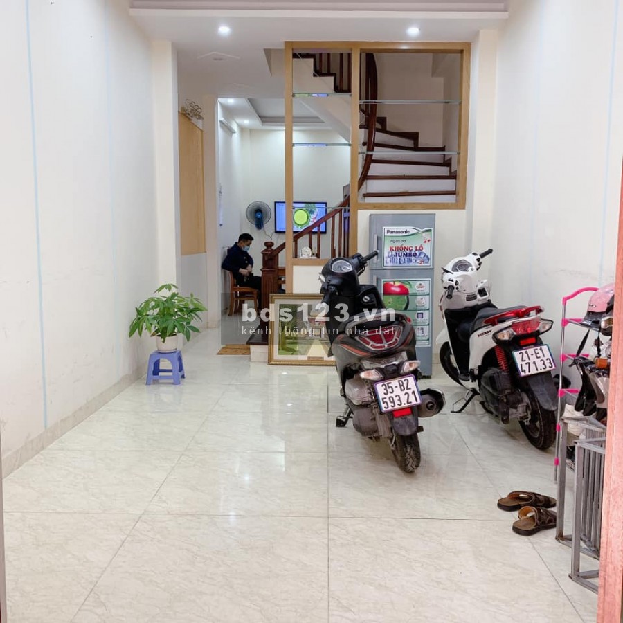 Nhỉnh 2.5 tỷ có nhà Cầu Giấy ngõ thông khu an sinh tốt, sổ đỏ chính chủ, vuông vắn