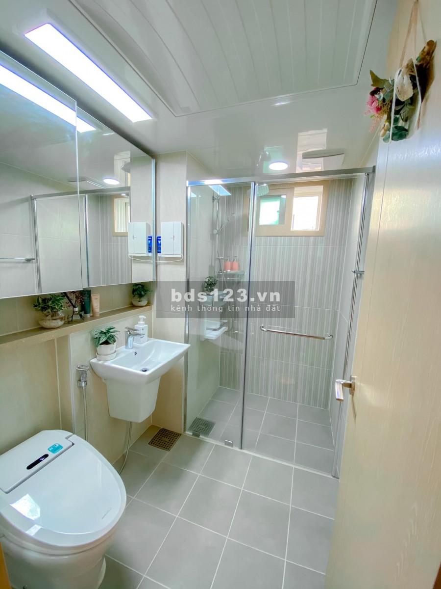 Cần bán nhà Tân Mai, Quận Hoàng Mai diện tích sử dụng 40m2 đúc 5 tầng 3.55 tỷ ô tô đỗ