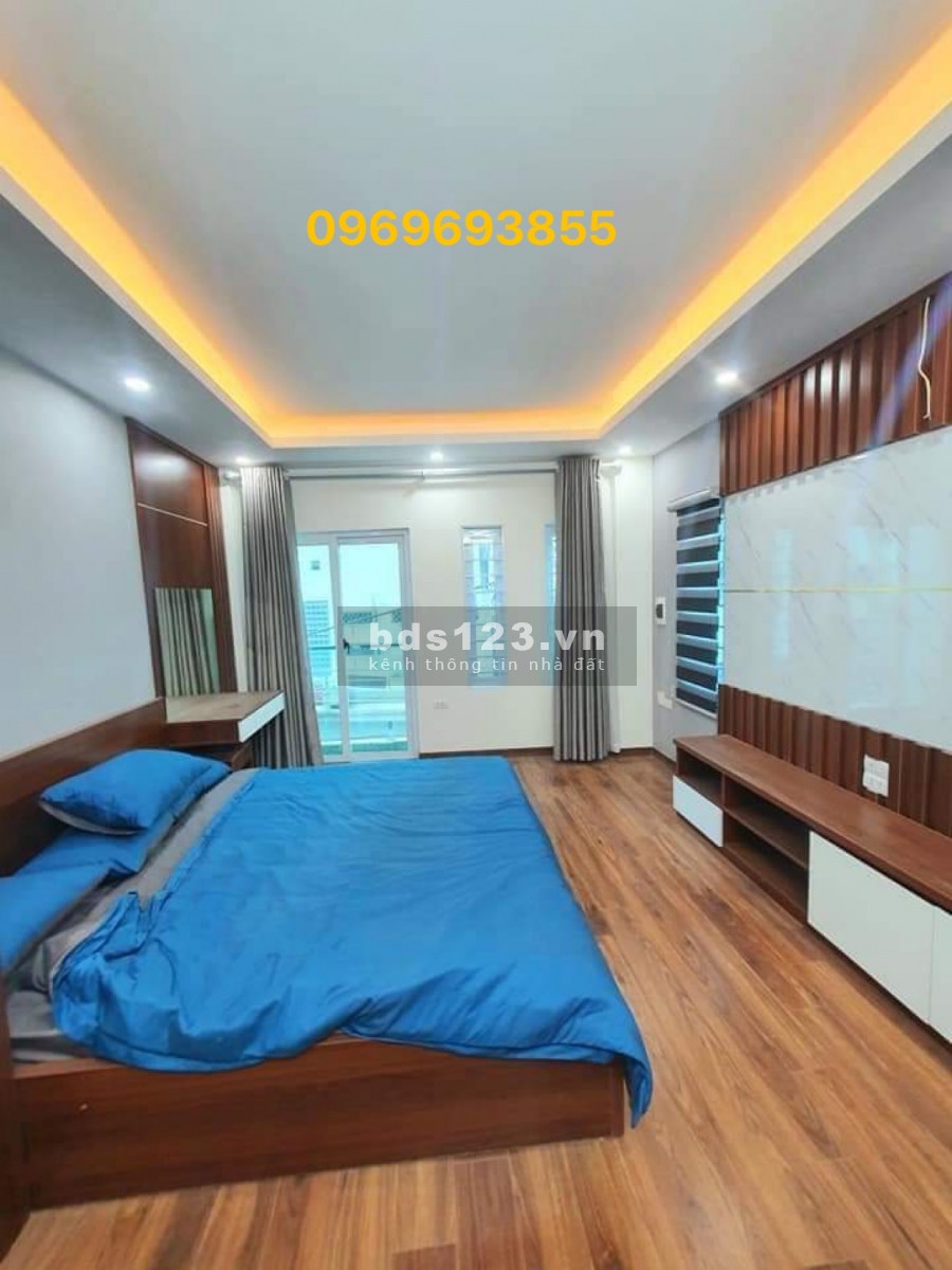 Bán Tòa CCMN Nguyễn Khánh Toàn lô góc, ô tô tránh, 120m2 x 9T, mt 7,1m thang máy, cho thuê 180tr/tháng.