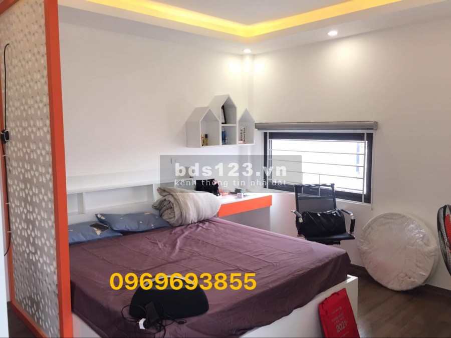 Bán Tòa CCMN Nguyễn Khánh Toàn lô góc, ô tô tránh, 120m2 x 9T, mt 7,1m thang máy, cho thuê 180tr/tháng.