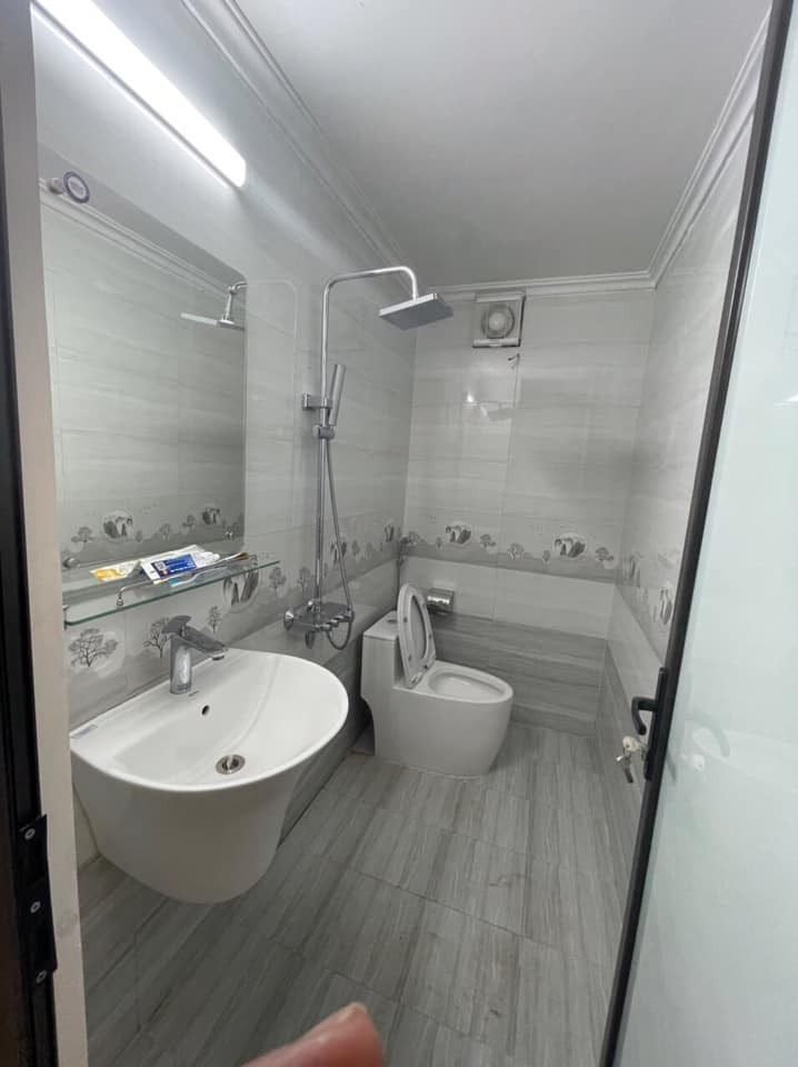 Cần bán nhanh nhà mới xây ngõ gốc đề, Minh Khai dt 40m*3T mỗi tầng 2P sổ đỏ cc, giá 3,8 tỷ, lh 0977686830