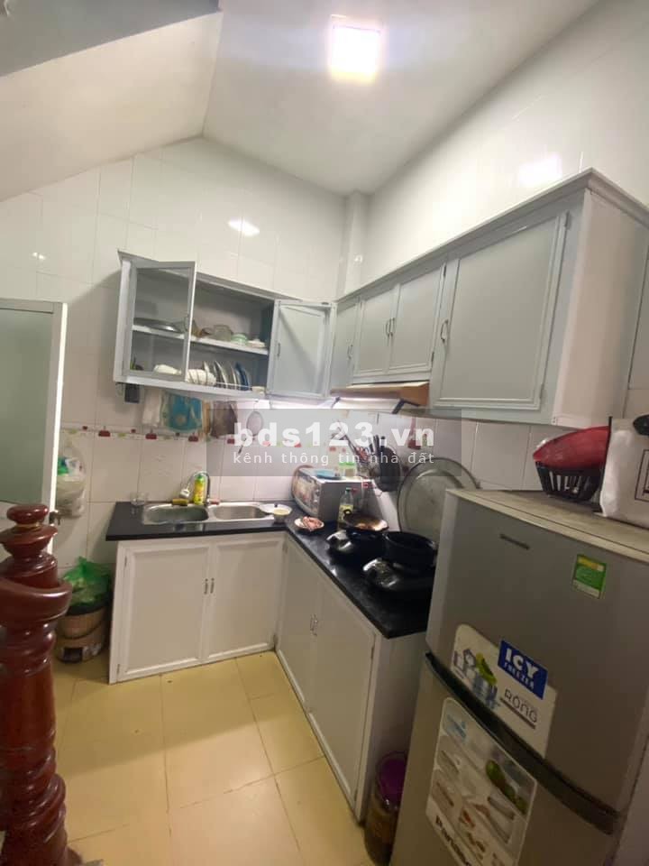 Bán nhà Tôn Đức Thắng diện tích 30m2 5 tầng 2.5 tỷ. 20m ô tô sh quay đầu nội thất xịn