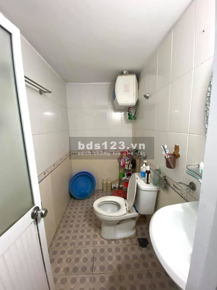 Bán nhà Tôn Đức Thắng diện tích 30m2 5 tầng 2.5 tỷ. 20m ô tô sh quay đầu nội thất xịn