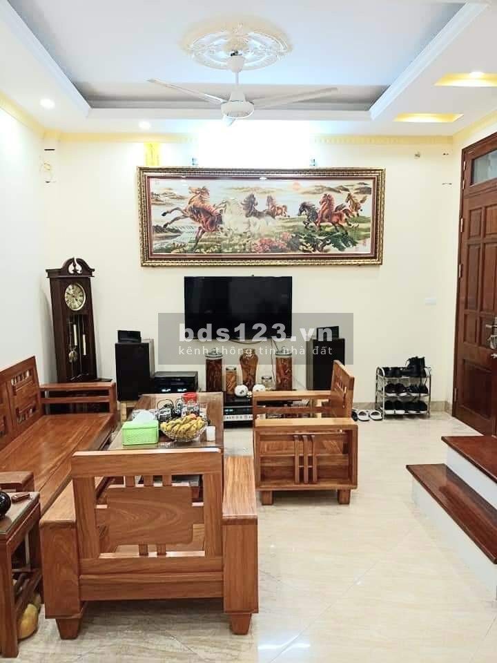 Nhà hai thoáng, ô tô qua, giá tốt tại Đống Đa, ngay trung tâm, nhà đẹp, đúc kiên cố 5 tầng