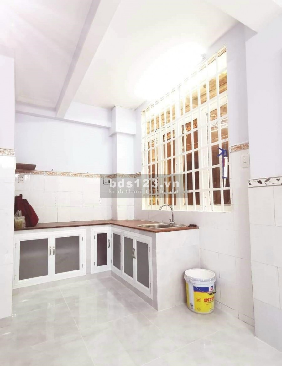 Bán nhà ngay chợ Bùi Thế Mỹ, 19m2, hẻm xe hơi, Tân Bình chỉ 2 tỷ 2