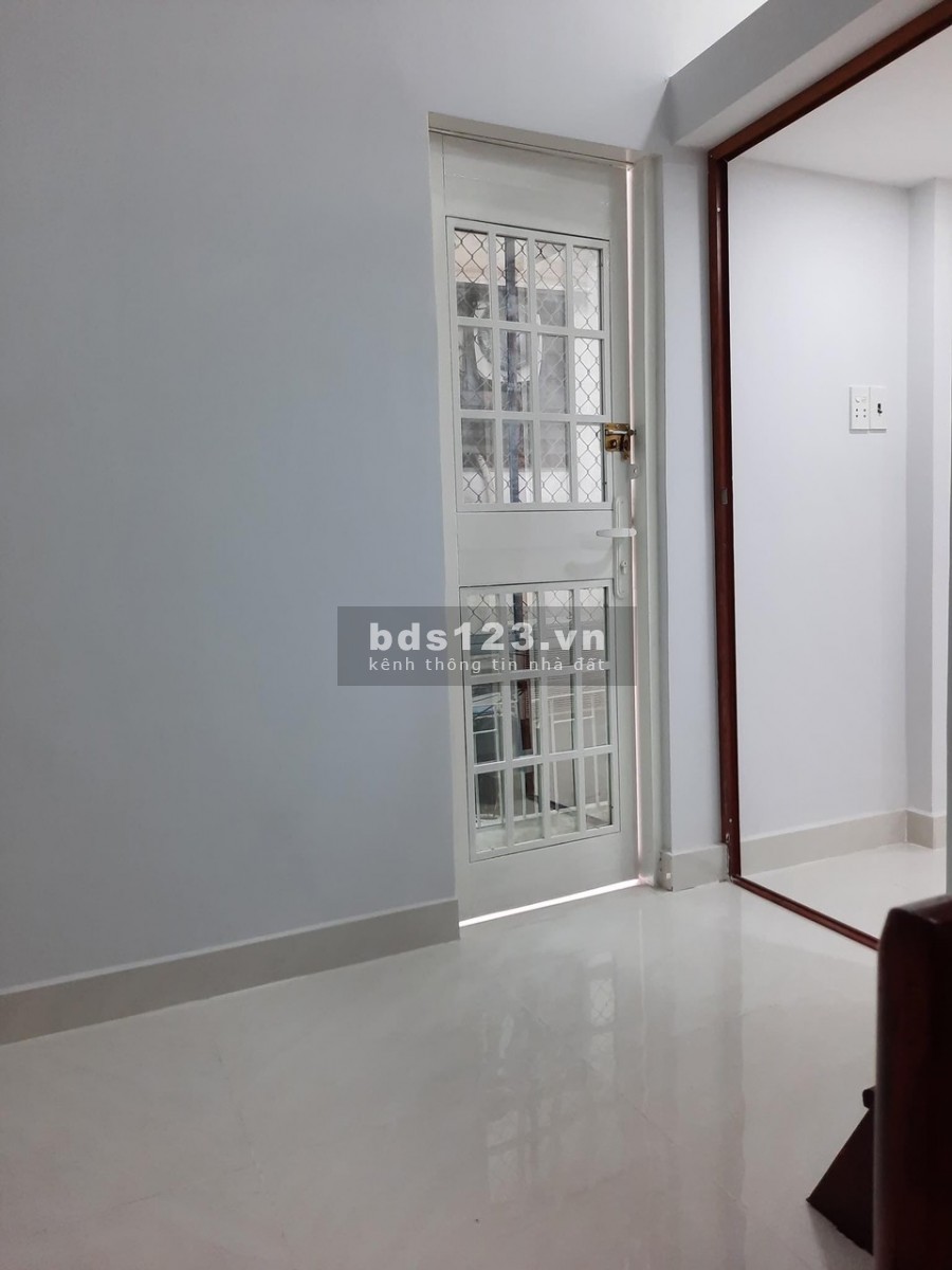 Bán nhà ngay chợ Bùi Thế Mỹ, 19m2, hẻm xe hơi, Tân Bình chỉ 2 tỷ 2